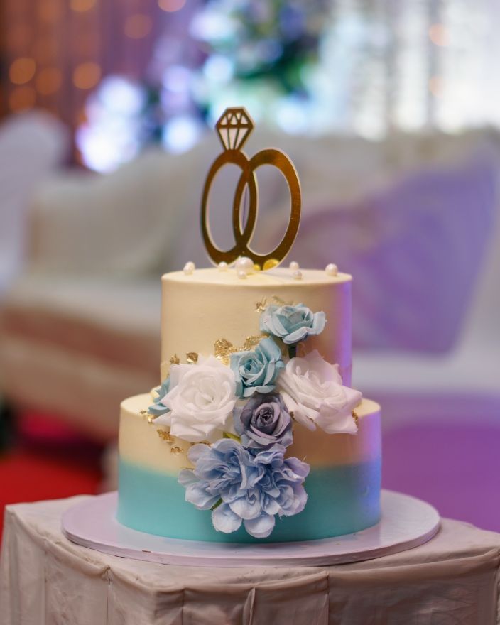 Wedding cake with a ring topper